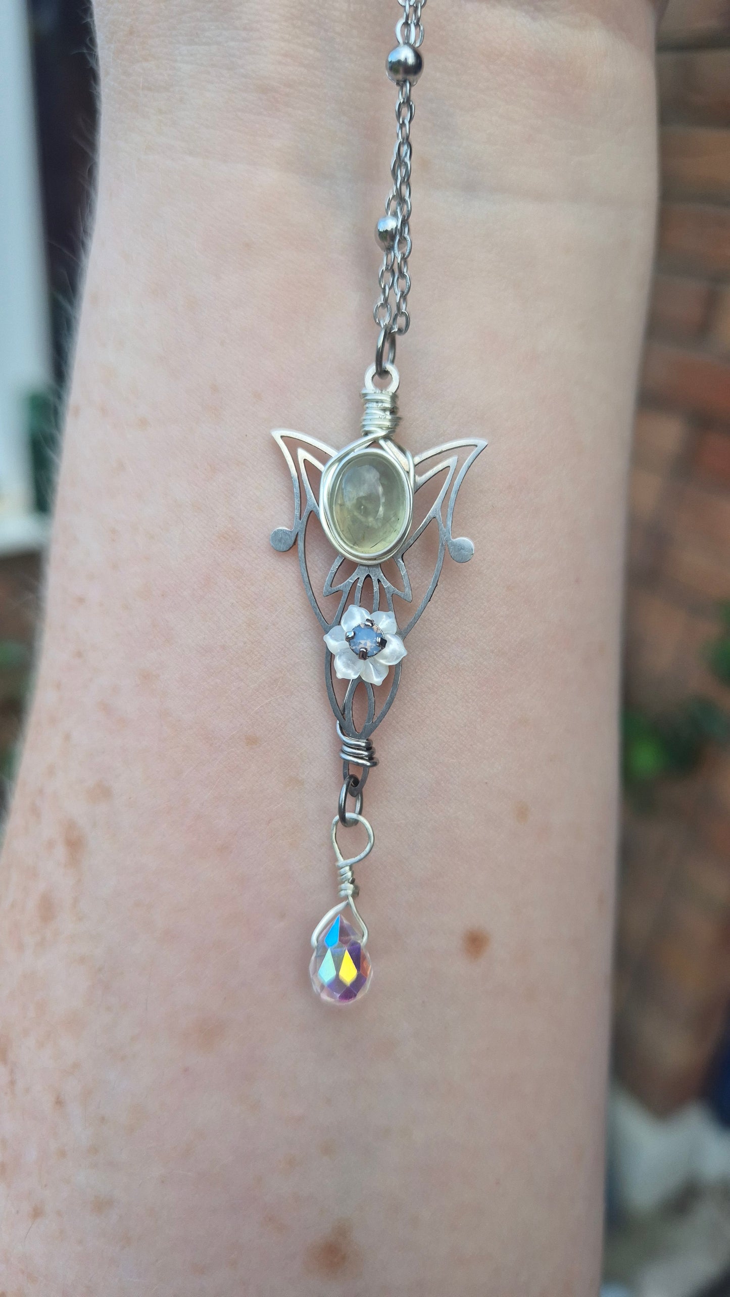 Luthien Necklace | Prehnite and Mother of Pearl